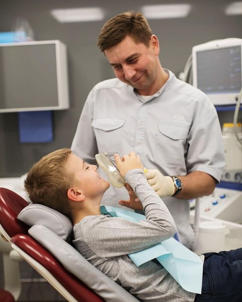 Dziecko na wizycie u dentysty w Silk Clinic