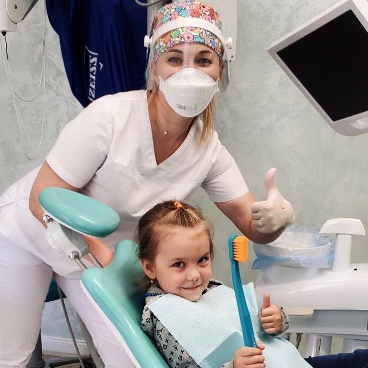 Dziecko w klinice stomatologicznej TrioDent Odessa Ukraina