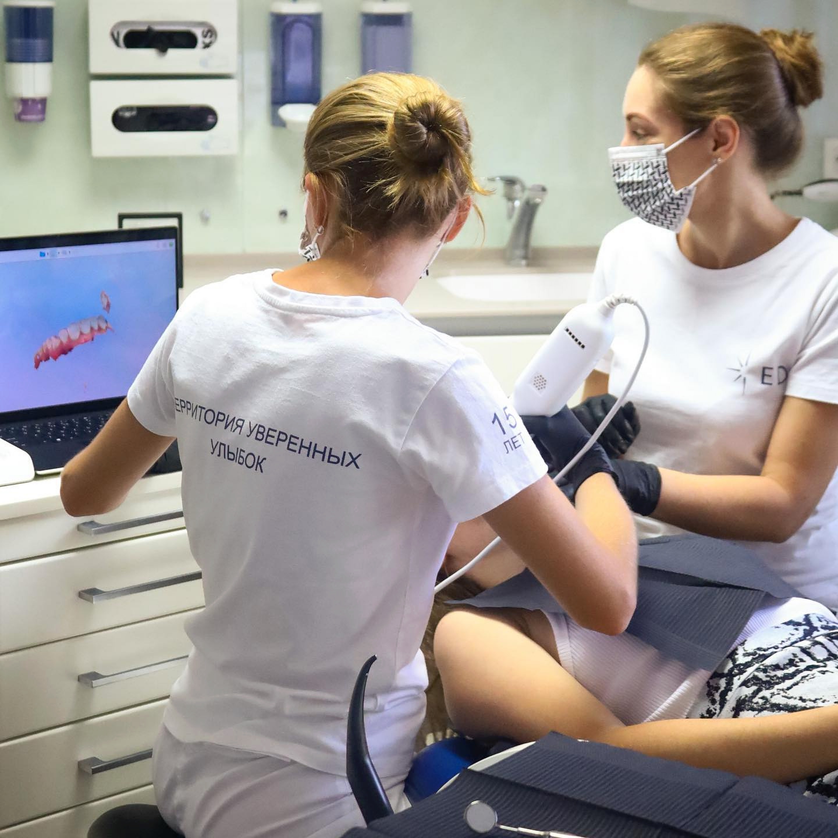 Badanie w klinice stomatologicznej Elite Denta Kharkov Ukraina