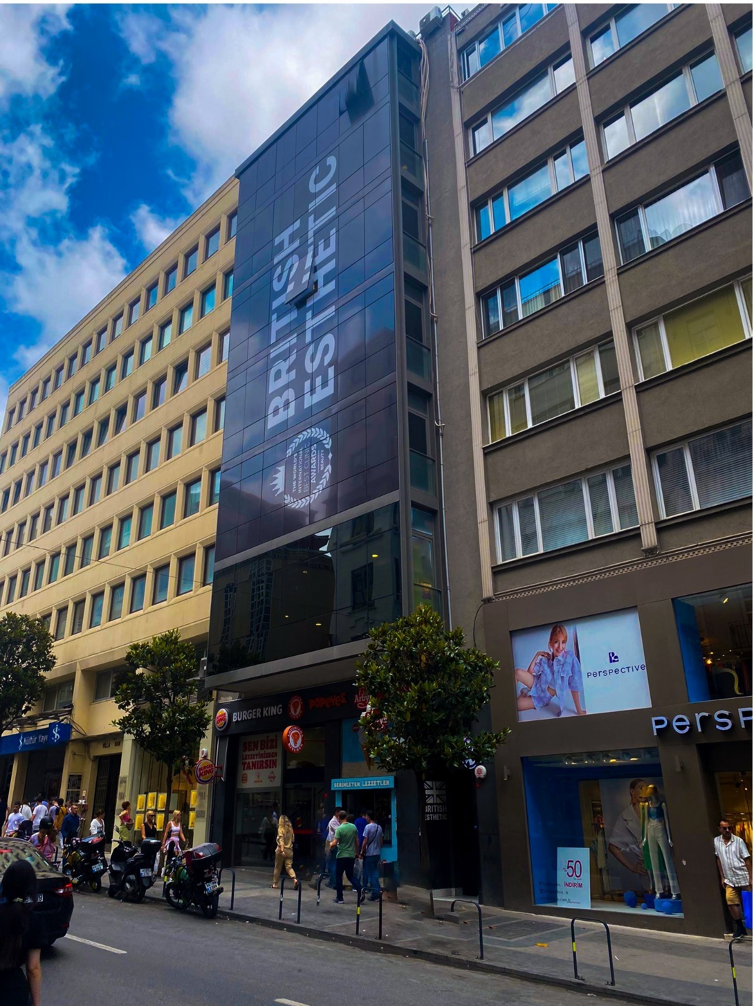 Fasada brytyjskiej kliniki Estetik w Stambule