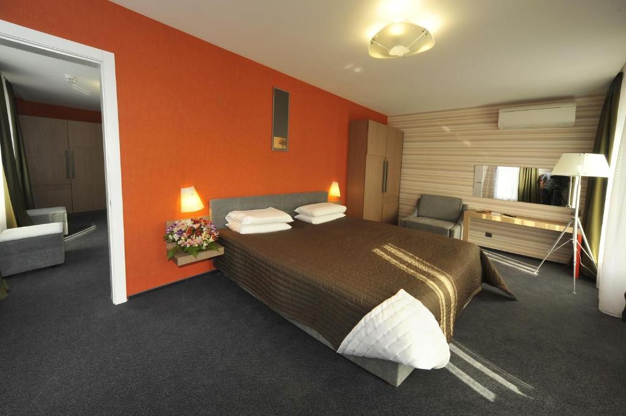Pokój z dużym łóżkiem w hotelach w Charkowie Ukraina