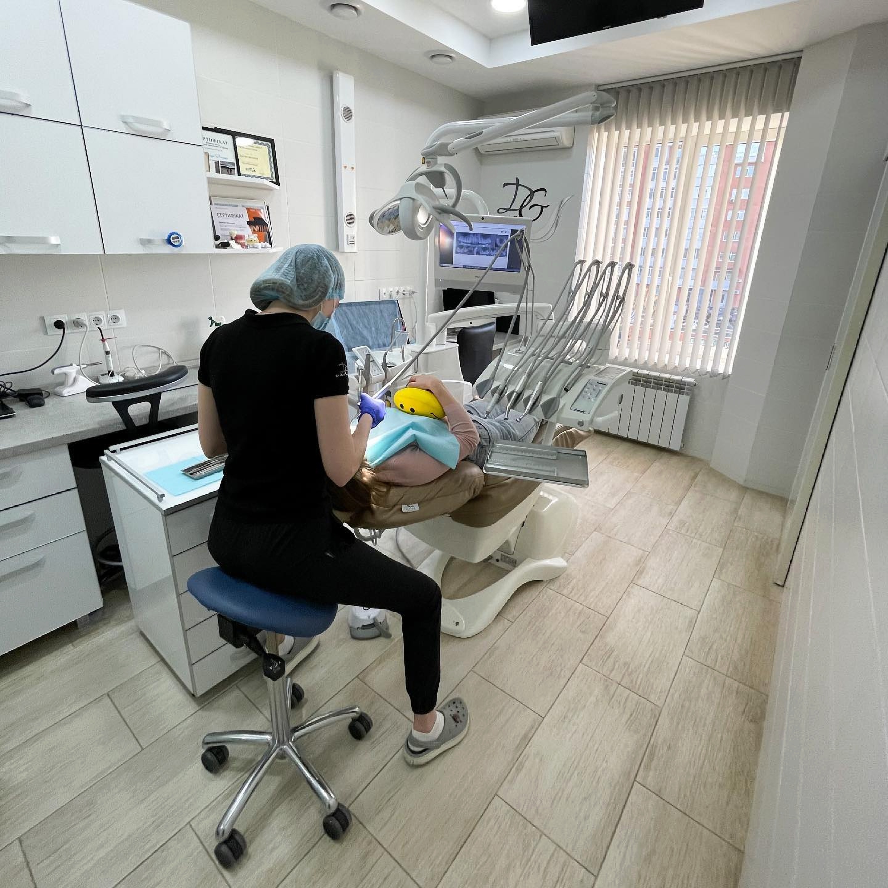 Higieniczne czyszczenie w DGclinic Dentistry Kharkiv Ukraina