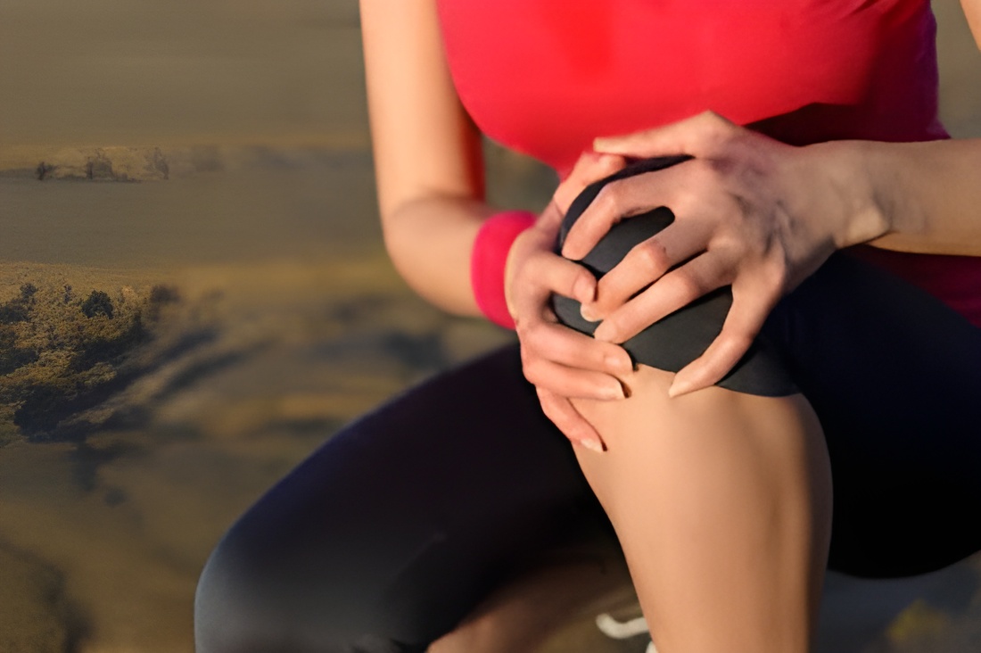 Ból kolana u kobiety z chorobą zwyrodnieniową stawów